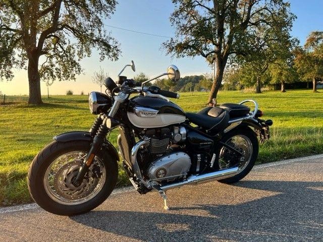 TRIUMPH Bonneville 1200 Bobber Image