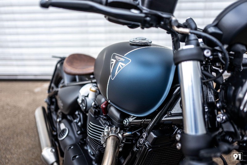 TRIUMPH Bonneville 1200 Bobber Custom Crew 91 Spezial Image