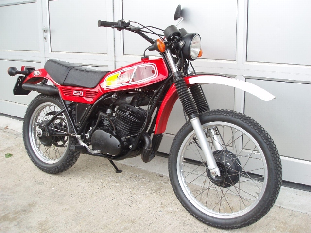  Motorrad kaufen YAMAHA DT 250 MX Enduro Cantilever Oldtimer