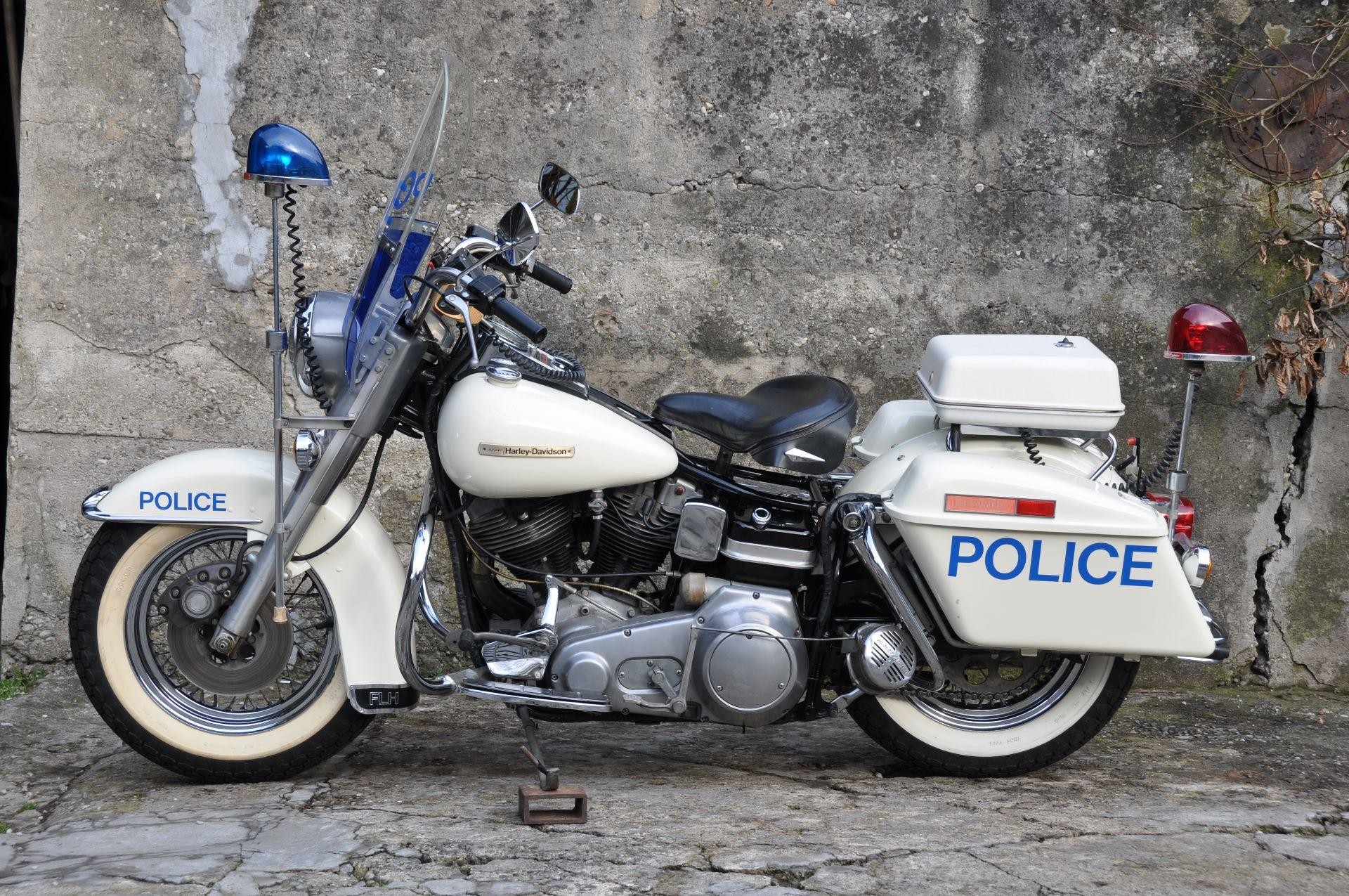 Moto Oldtimer acquistare HARLEY-DAVIDSON POLICE FLH ELECTRA GLIDE
