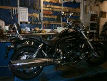 Motorrad kaufen Occasion HYOSUNG Aquila 650 (custom)