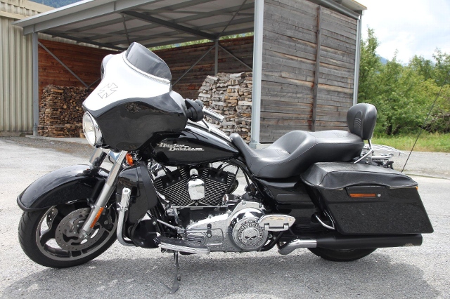  Motorrad kaufen HARLEY-DAVIDSON FLHX 1584 Street Glide ABS Occasion 