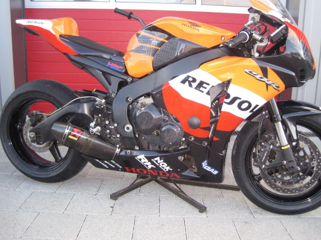  Motorrad kaufen HONDA CBR 1000 RR Fireblade Occasion 