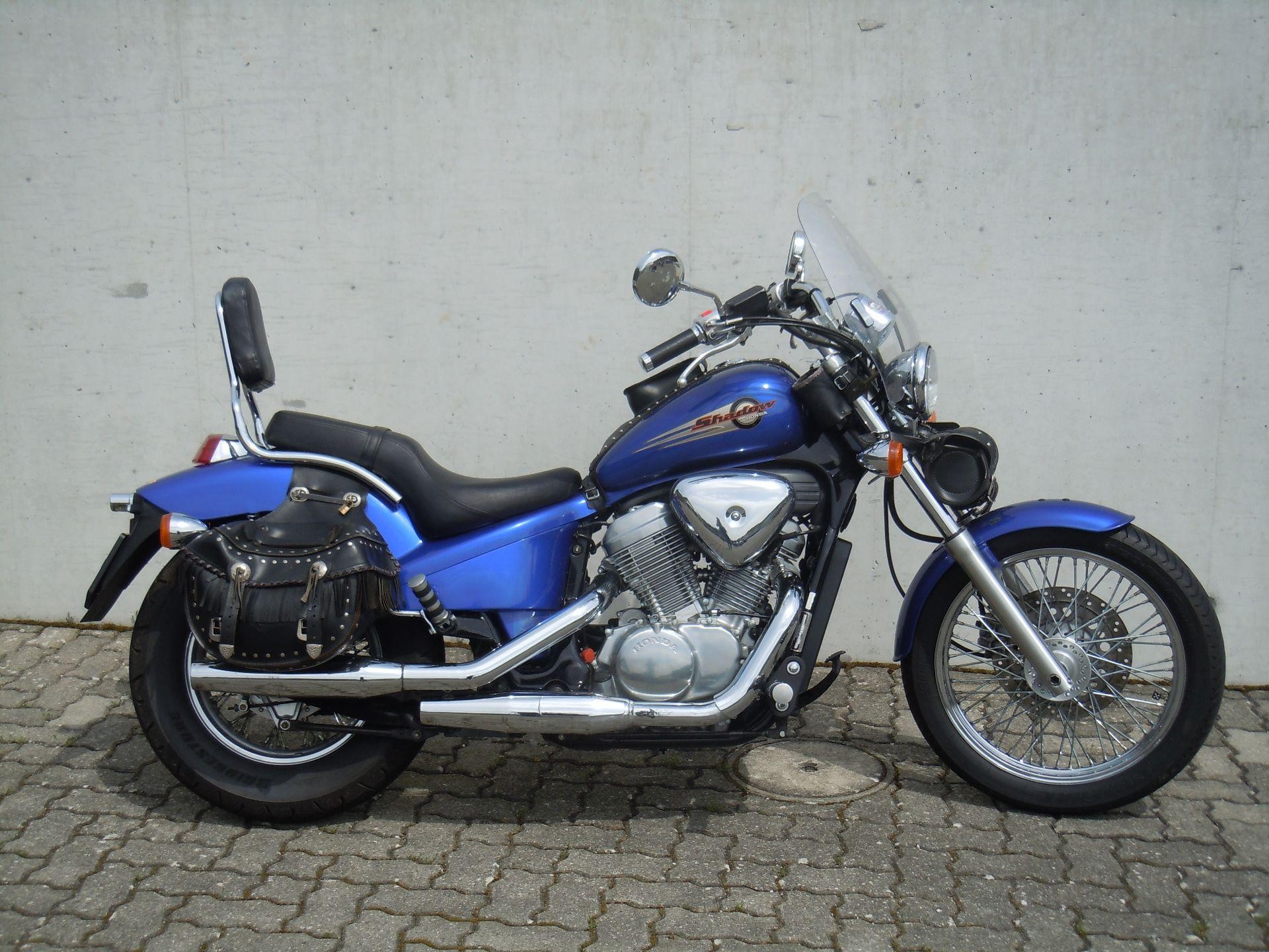 Motorrad Occasion kaufen HONDA VT 600 C Shadow mit Zubehör