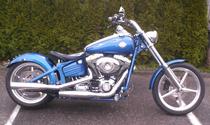 Motorrad kaufen Occasion HARLEY-DAVIDSON FXCWC 1584 Softail Rocker C (custom)