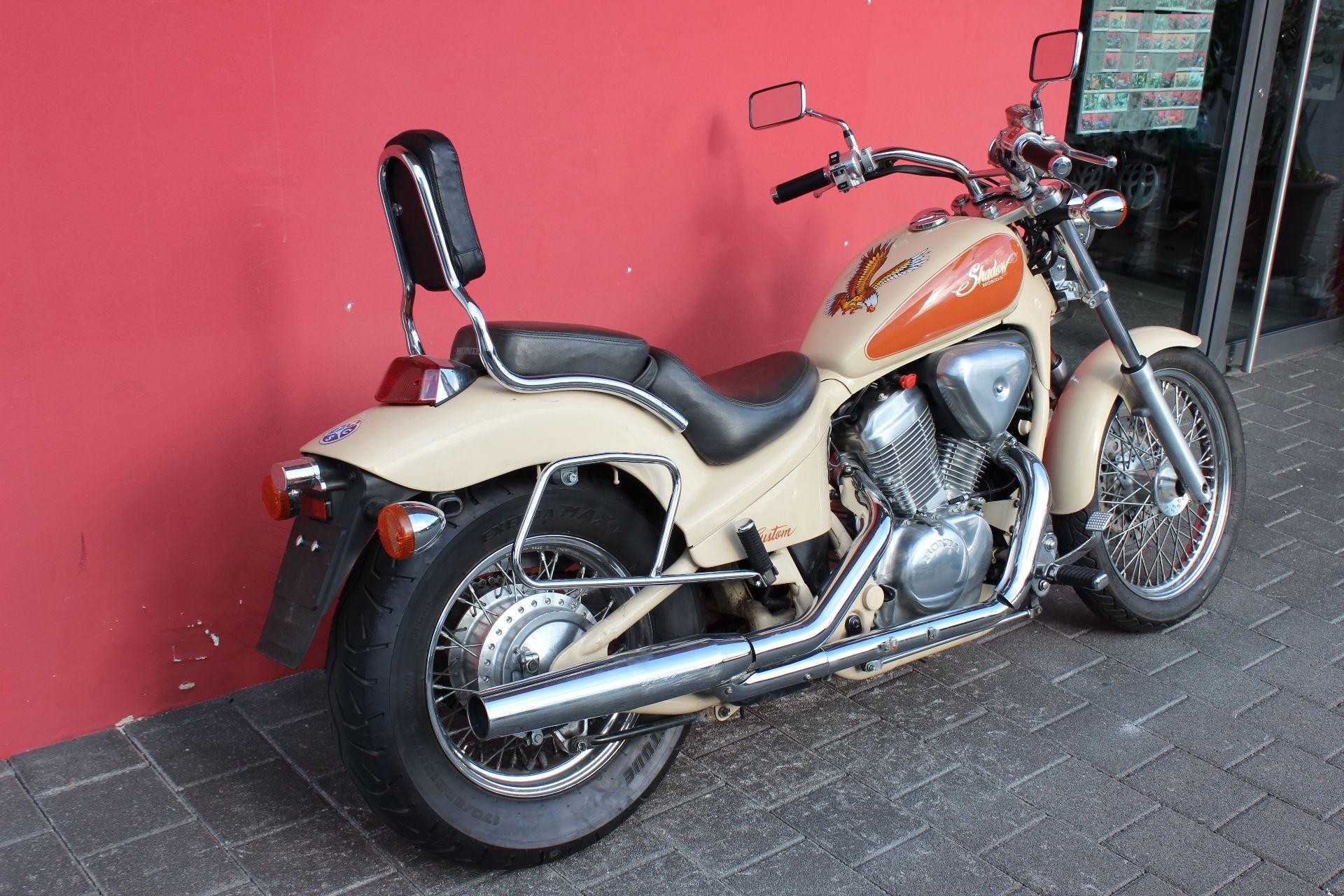 Buy motorbike Preowned HONDA VT 600 C Shadow Hans Leupi