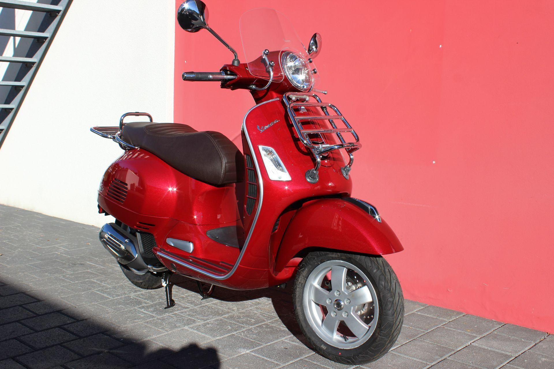 Moto Veicoli nuovi acquistare PIAGGIO Vespa GTS 125 Touring Hans Leupi ...