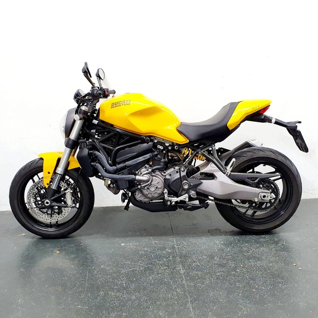  Motorrad kaufen DUCATI 821 Monster In gelber Farbe Occasion 