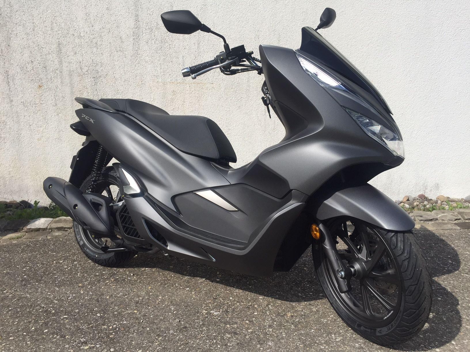 Motorrad mieten HONDA PCX WW 125 A ABS 2022 HONDA Keller Motorrad mieten HONDA PCX WW 125 A ABS 2022 HONDA Keller