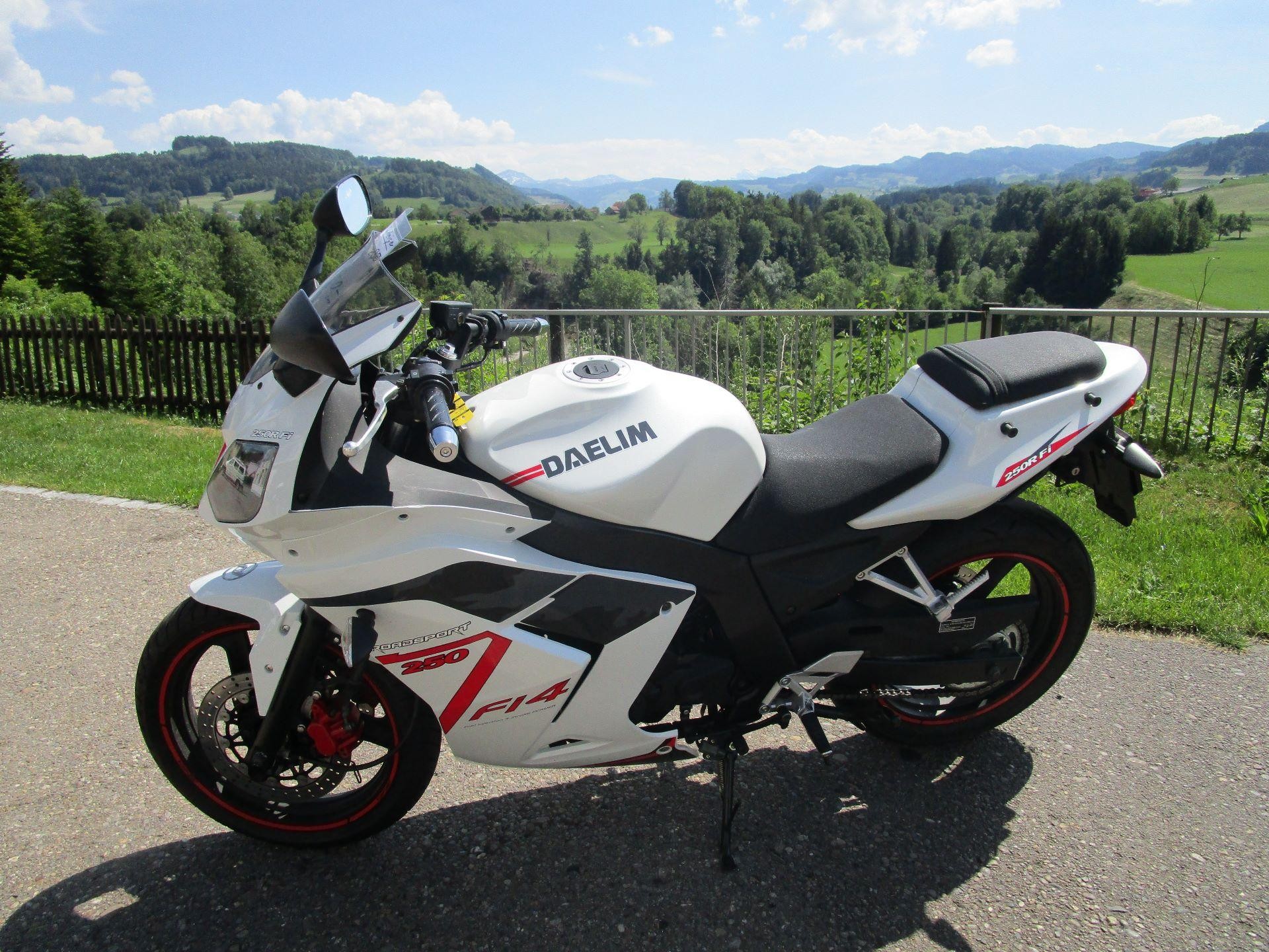 DAELIM VJF 250 Pre-owned