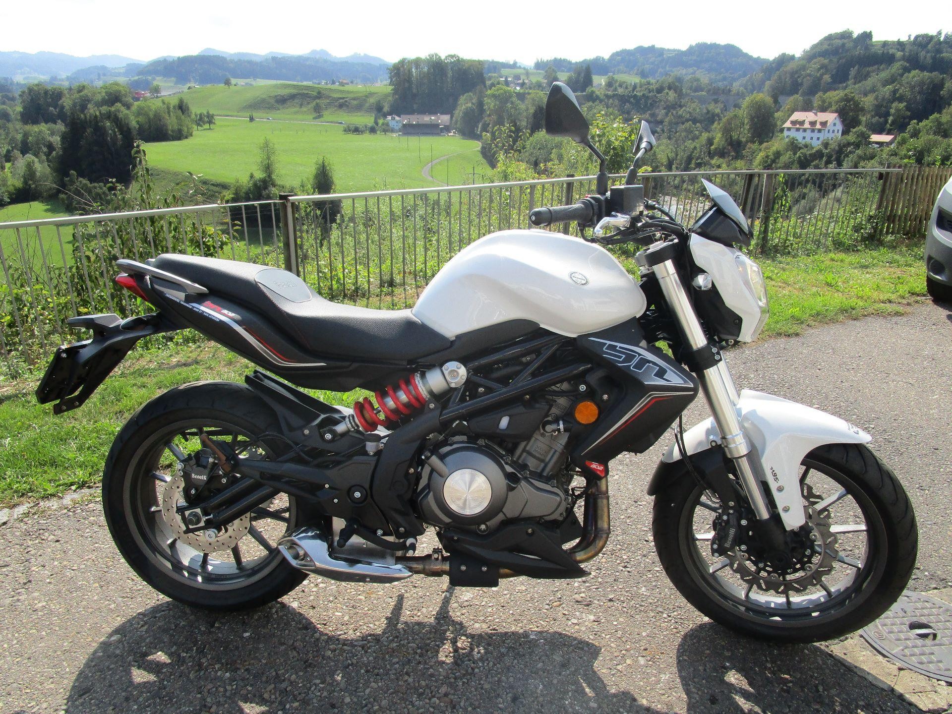 BENELLI BN 302 2018 300 cm3 | moto roadster | 7 650 km 