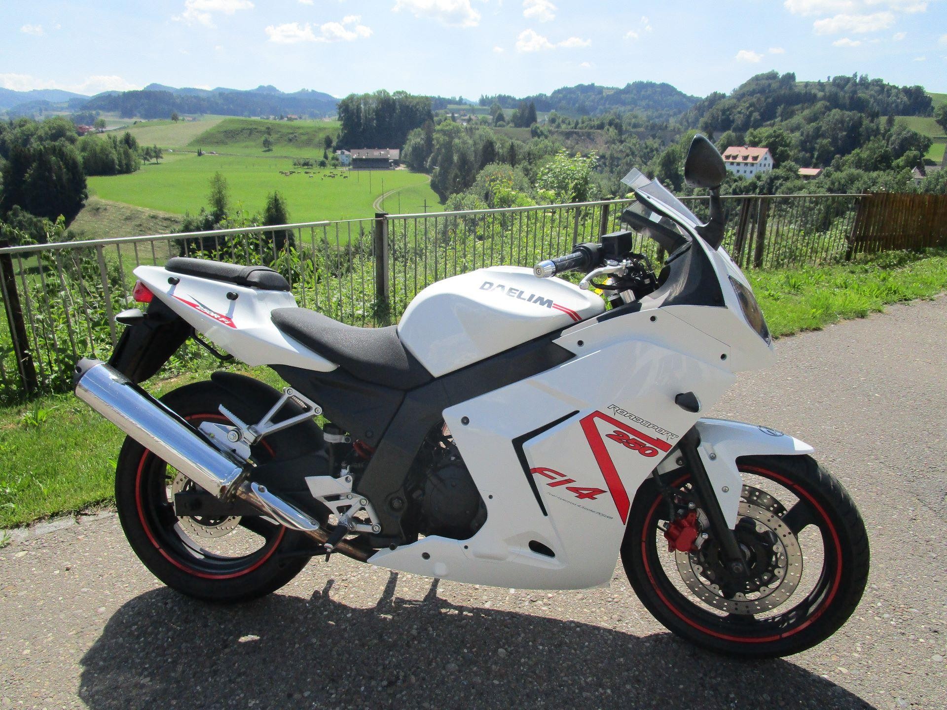 Buy motorbike DAELIM VJF 250 Pre-owned