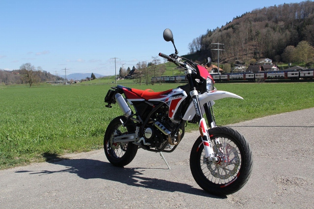 Motorrad kaufen FANTIC MOTOR XMF 125 Performance Neufahrzeug 