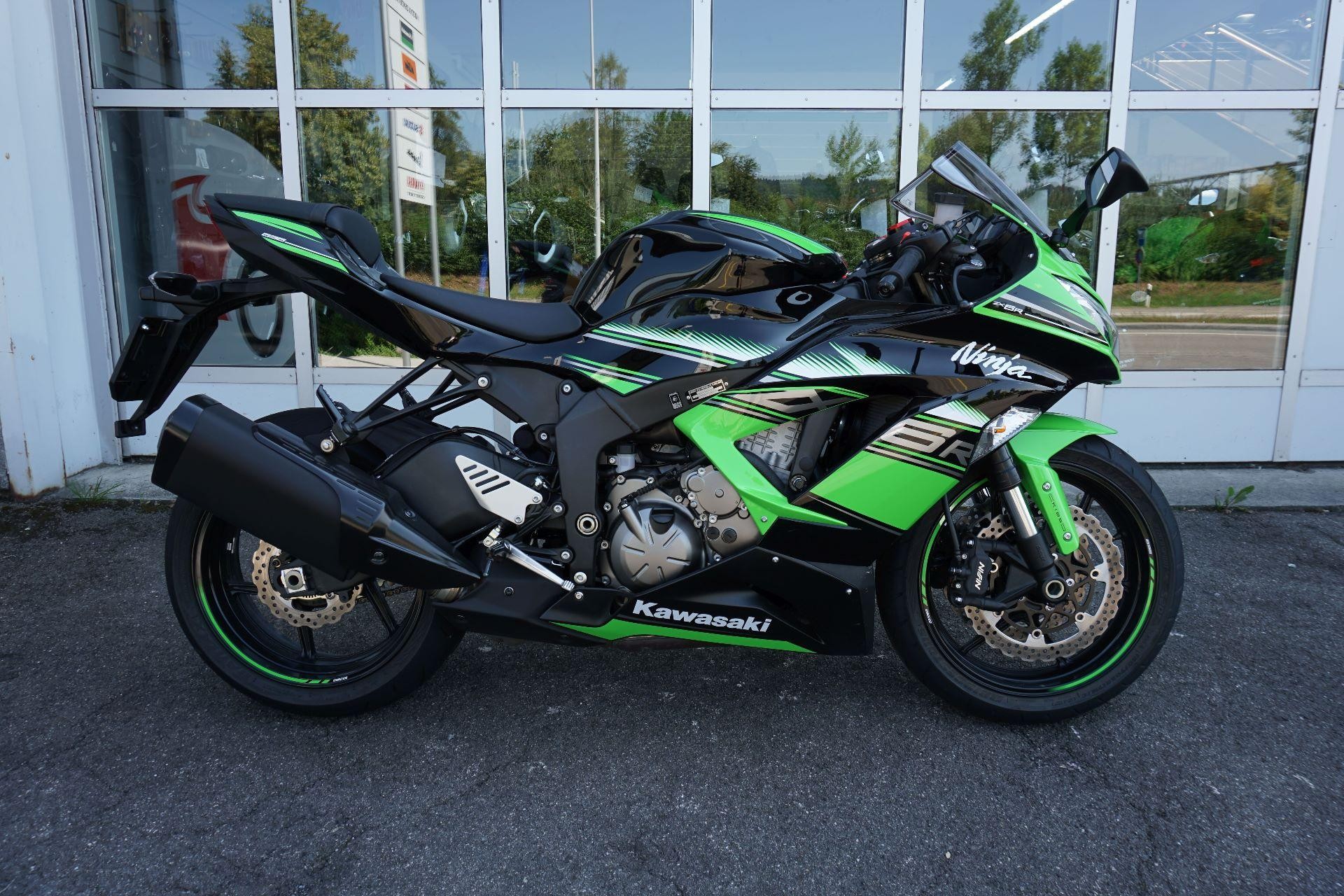 Motorrad mieten KAWASAKI ZX-6R Ninja ABS 35kW Moto-Center West AG St. Gallen