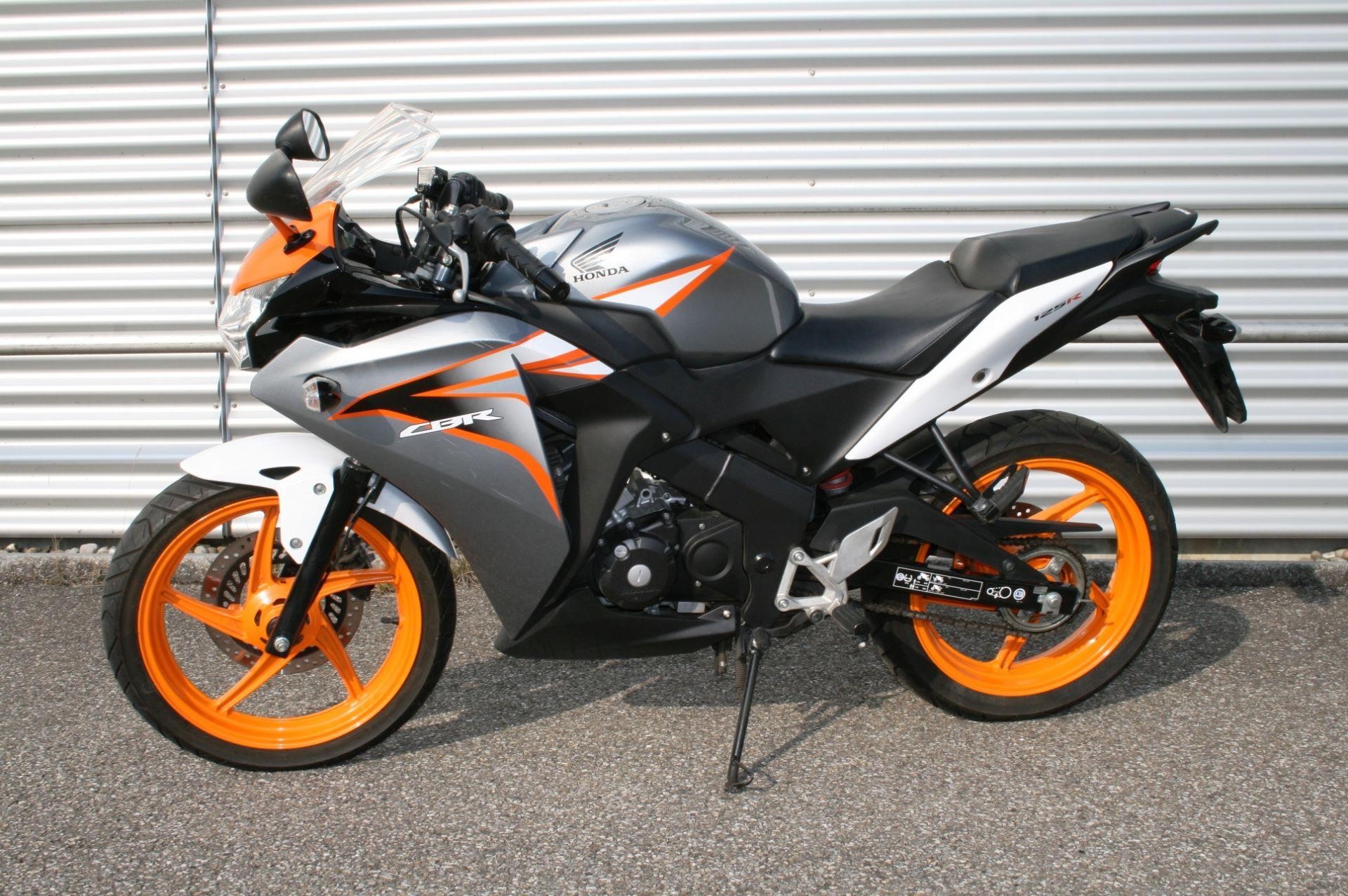 Moto Occasioni acquistare HONDA CBR 125 R Goldwing-Center Oftringen ...