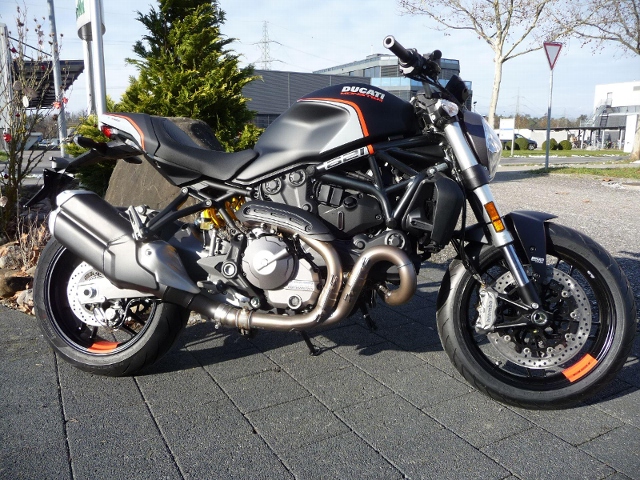  Motorrad kaufen DUCATI 821 Monster Stealth  Livery Neufahrzeug 